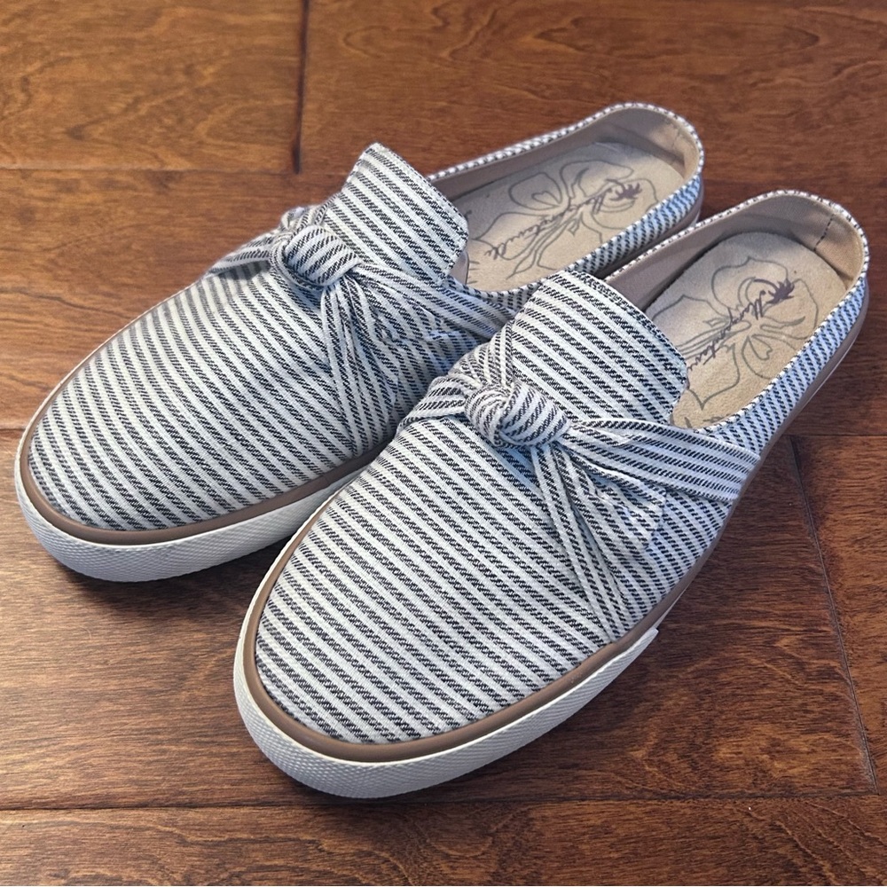 Margaritaville Women 10 Knotted Mule Flat Shoes Slip On Grey/White Stripe NWOT